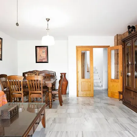 Residencial Camino Del Tejar Сasa de vacaciones *